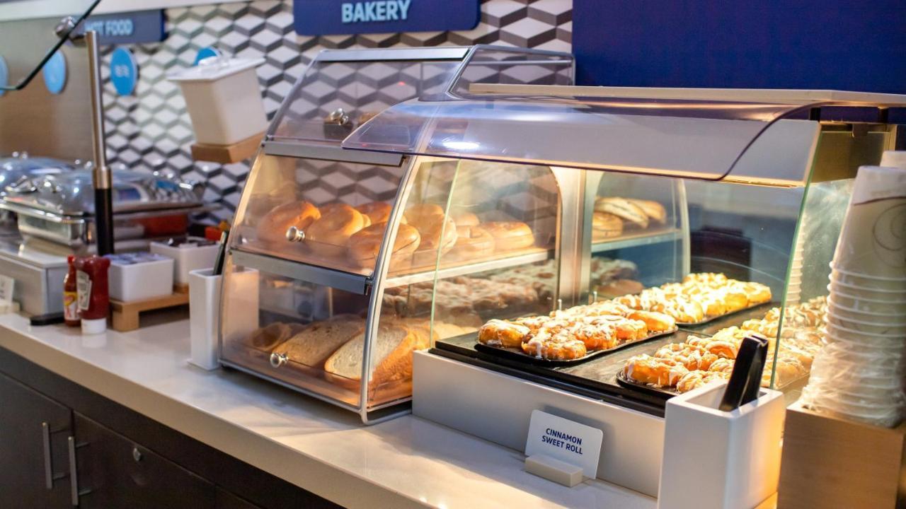 Holiday Inn Express Hickory - Hickory Mart By Ihg Eksteriør bilde